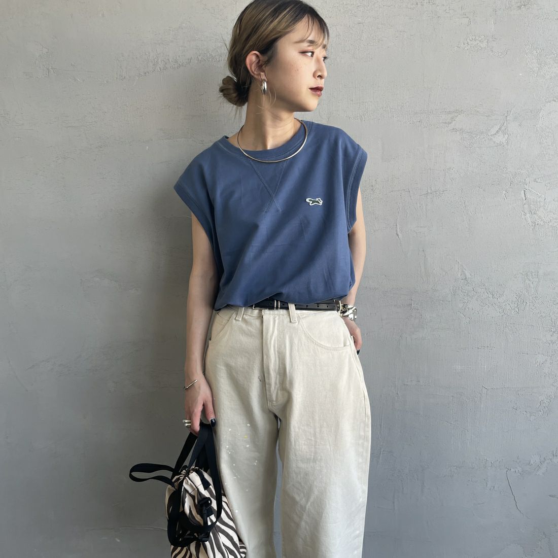 THE FOX [ザフォックス] 別注 ワンポイントロゴワッペン ミニ裏毛 ノースリーブTシャツ [JFL25SS-08-JF] BLUE &&モデル身長：150cm 着用サイズ：S&&