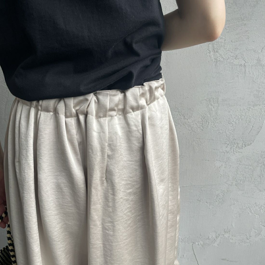 mizuiro ind [ミズイロインド] サテンワイドカーゴパンツ [2-260086] 19 L.BEIGE &&モデル身長：158cm 着用サイズ：2&&