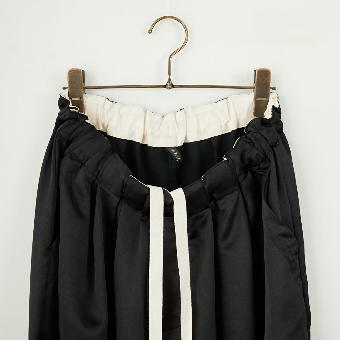 mizuiro ind [ミズイロインド] サテンワイドカーゴパンツ [2-260086] 99 BLACK