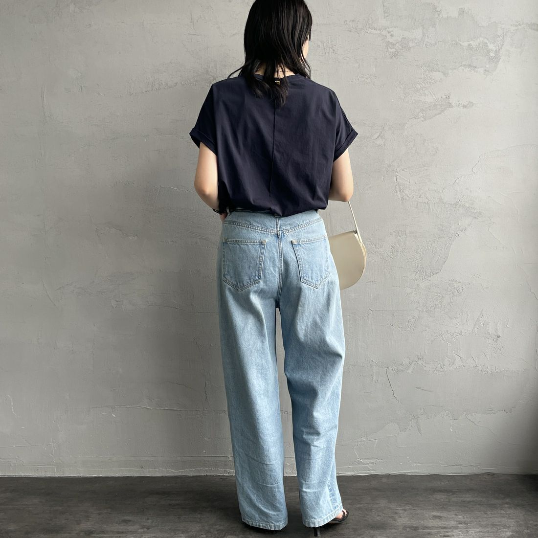 MICA&DEAL [マイカアンドディール] SHARON プリントTシャツ [0125209101] NAVY &&モデル身長：160cm 着用サイズ：38&&