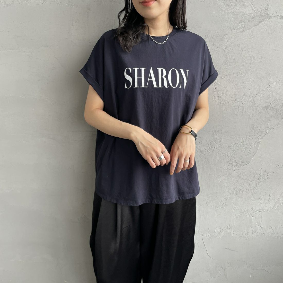 MICA&DEAL [マイカアンドディール] SHARON プリントTシャツ [0125209101] NAVY &&モデル身長：160cm 着用サイズ：38&&