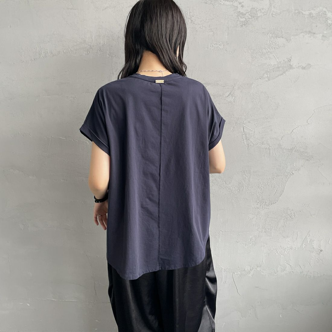 MICA&DEAL [マイカアンドディール] SHARON プリントTシャツ [0125209101] NAVY &&モデル身長：160cm 着用サイズ：38&&