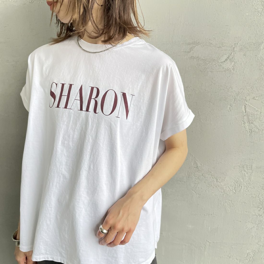 MICA&DEAL [マイカアンドディール] SHARON プリントTシャツ [0125209101] WHITE &&モデル身長：158cm 着用サイズ：38&&