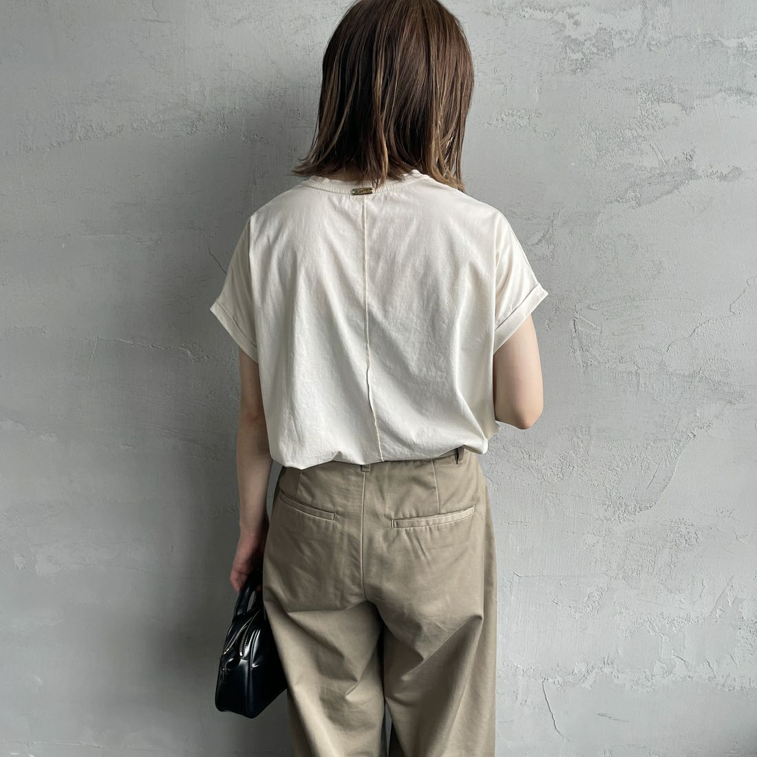 MICA&DEAL [マイカアンドディール] SHARON プリントTシャツ [0125209101] L/BEIGE &&モデル身長：158cm 着用サイズ：38&&