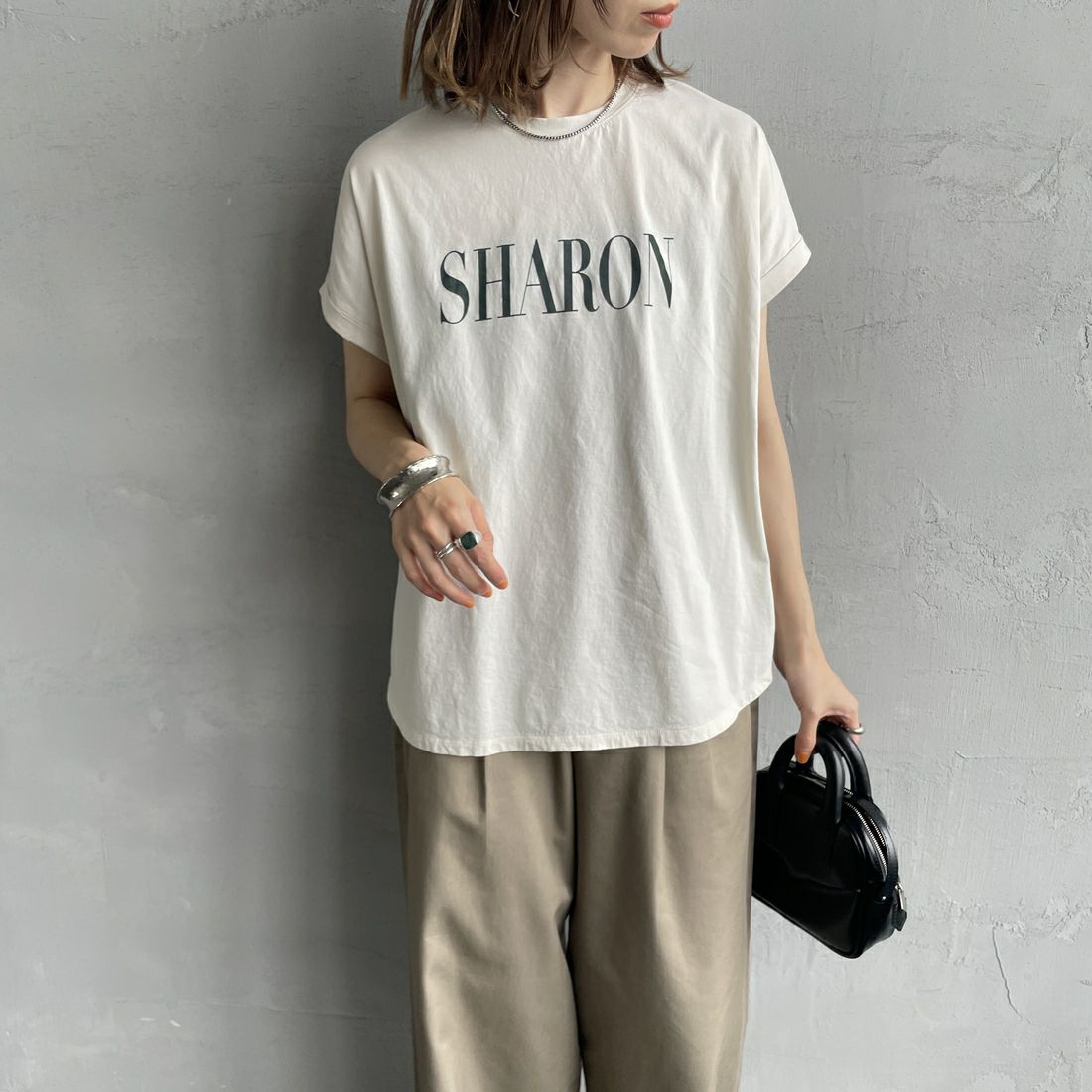 MICA&DEAL [マイカアンドディール] SHARON プリントTシャツ [0125209101] L/BEIGE &&モデル身長：158cm 着用サイズ：38&&