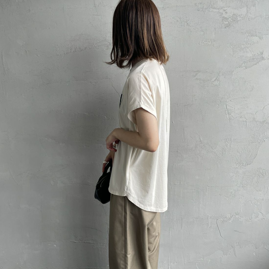 MICA&DEAL [マイカアンドディール] SHARON プリントTシャツ [0125209101] L/BEIGE &&モデル身長：158cm 着用サイズ：38&&