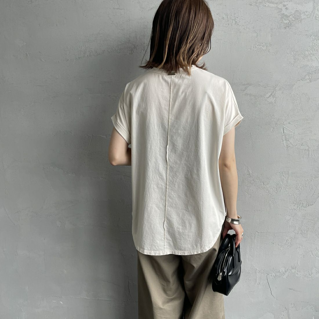 MICA&DEAL [マイカアンドディール] SHARON プリントTシャツ [0125209101] L/BEIGE &&モデル身長：158cm 着用サイズ：38&&