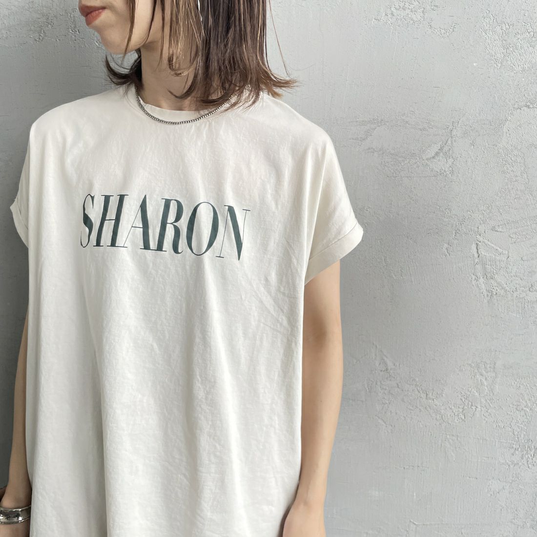 MICA&DEAL [マイカアンドディール] SHARON プリントTシャツ [0125209101] L/BEIGE &&モデル身長：158cm 着用サイズ：38&&