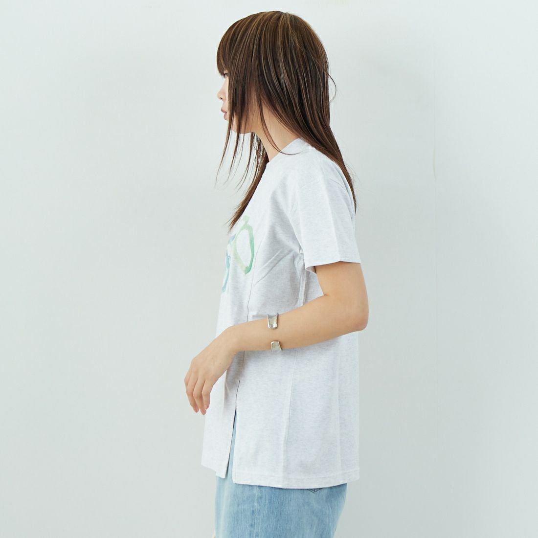 MEYAME [メヤメ] プリントスリットTシャツ [MEY-2026] H.GREY &&モデル身長：167cm 着用サイズ：F&&