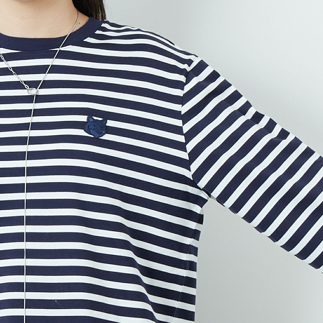 MAISON KITSUNE [メゾン キツネ] ボールド フォックスヘッド パッチ コンフォート マリン Tシャツ [OM00125KJ0044] S481 NVY S &&モデル身長：167cm 着用サイズ：XS&&