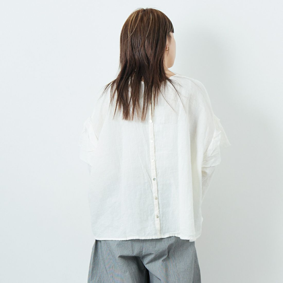 tumugu: [ツムグ] ラミーキャンバス 2WAYブラウス [TB25129] 02 OFF &&モデル身長：167cm 着用サイズ：F&&