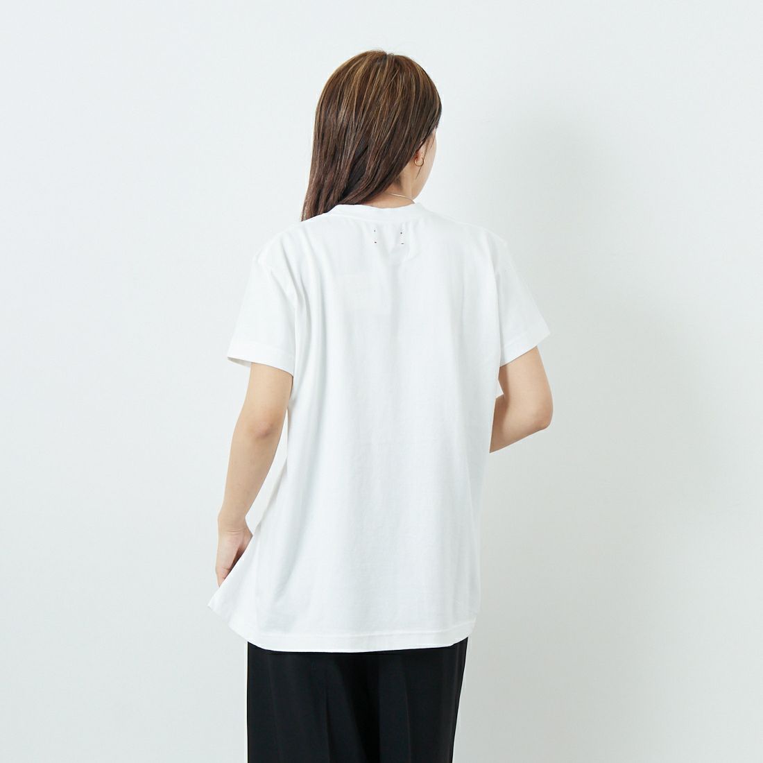 MEYAME [メヤメ] スリットTシャツ [MEY-2024] WHITE &&モデル身長：167cm 着用サイズ：F&&