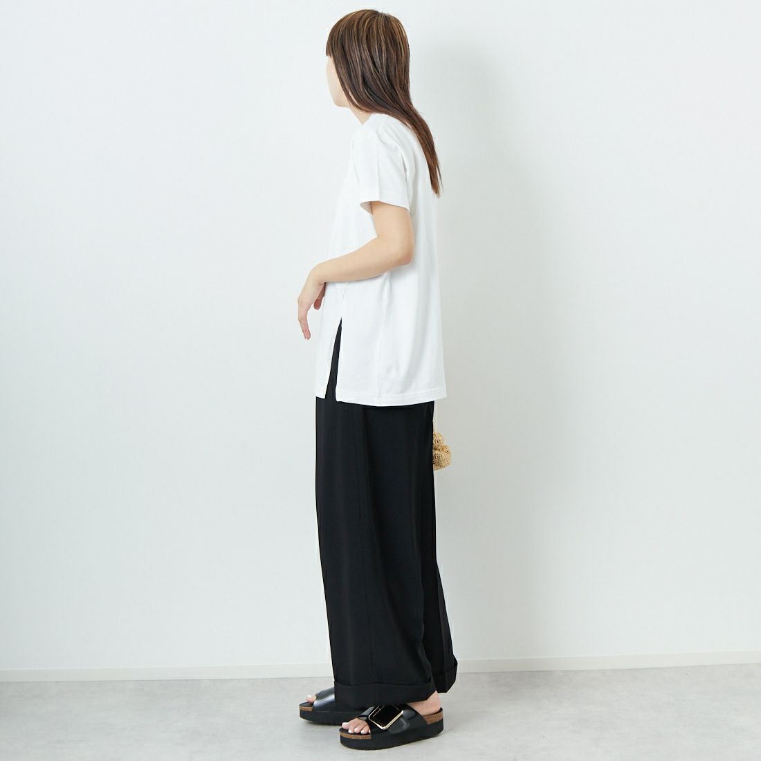 MEYAME [メヤメ] スリットTシャツ [MEY-2024] WHITE &&モデル身長：167cm 着用サイズ：F&&