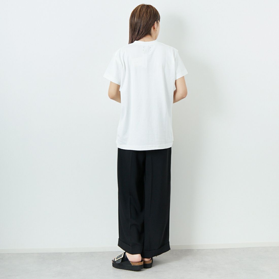 MEYAME [メヤメ] スリットTシャツ [MEY-2024] WHITE &&モデル身長：167cm 着用サイズ：F&&