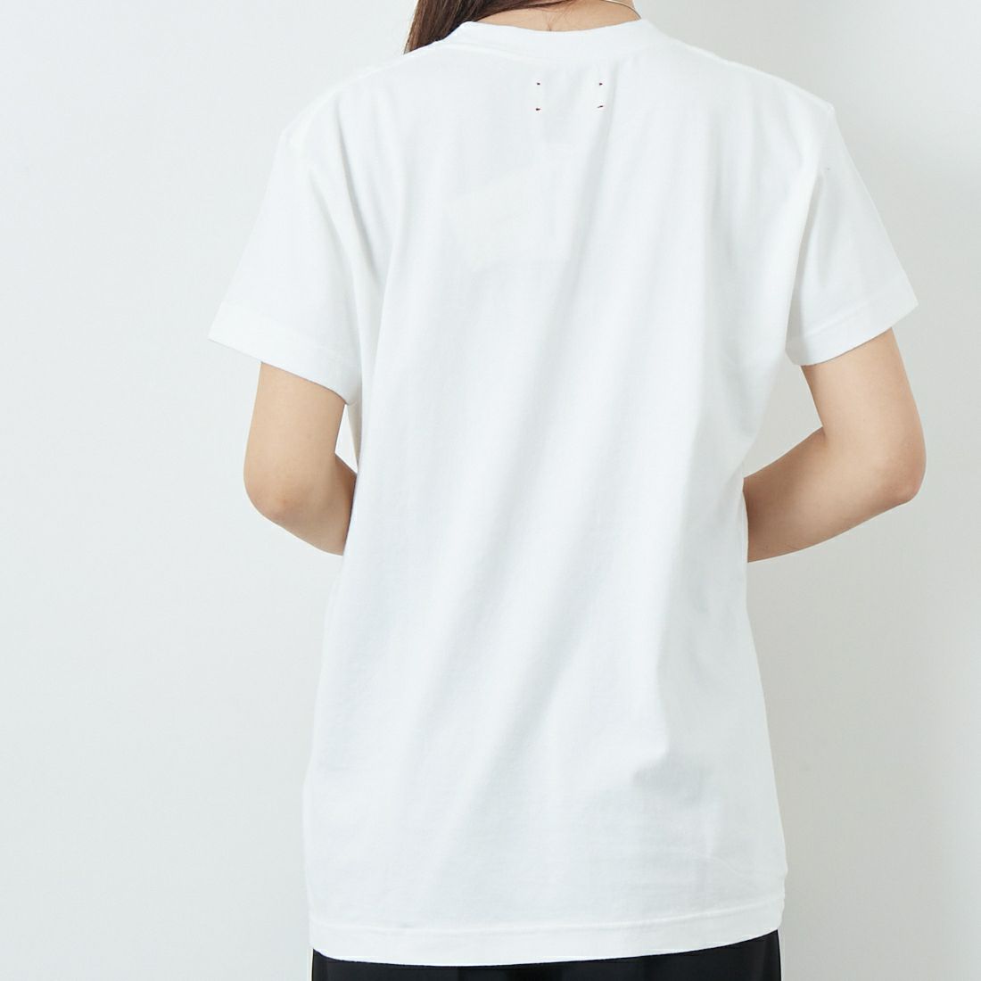 MEYAME [メヤメ] スリットTシャツ [MEY-2024] WHITE &&モデル身長：167cm 着用サイズ：F&&