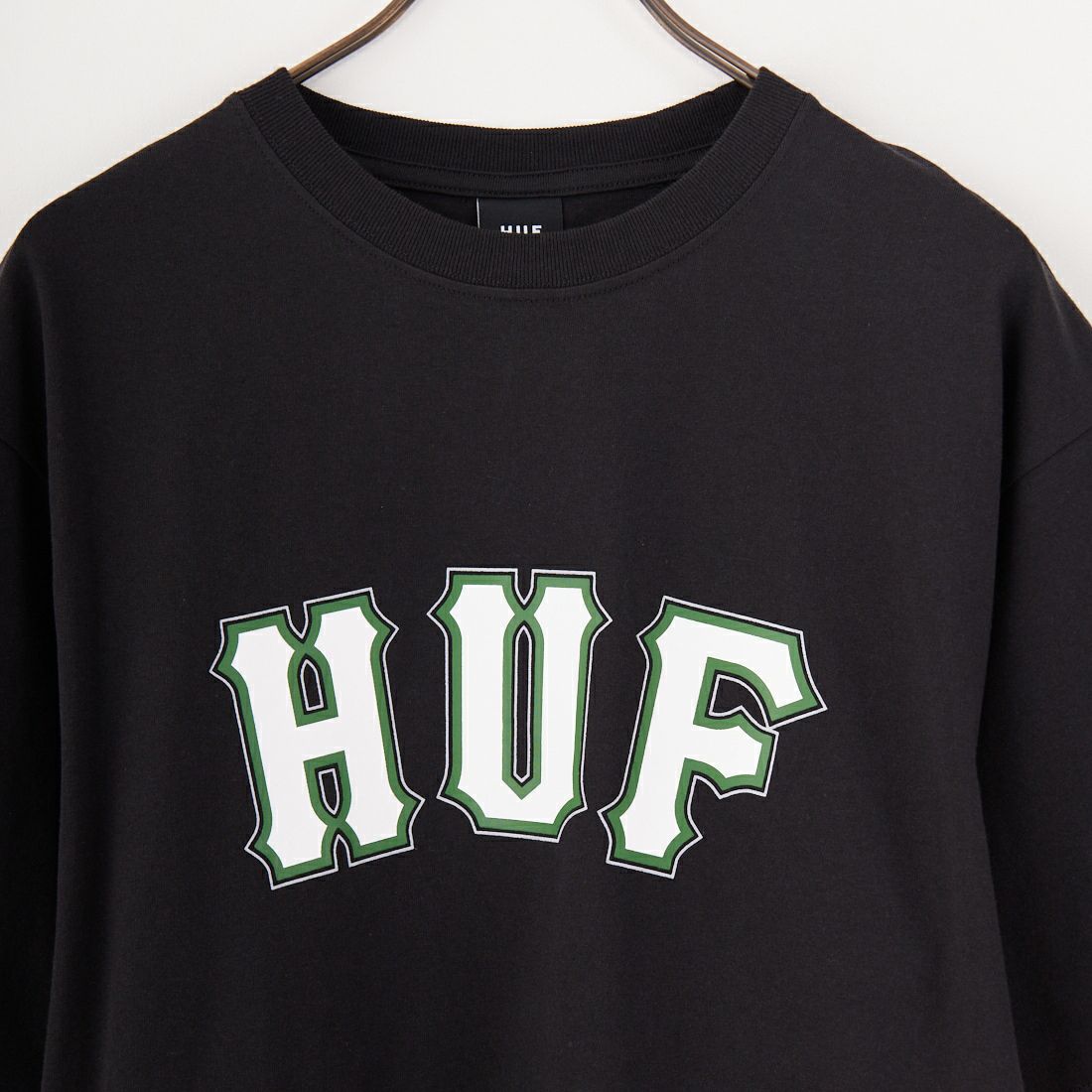 HUF [ハフ] GIANT ショートスリーブTシャツ [TS02401] BLACK
