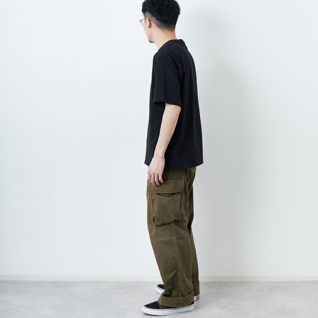 HUF [ハフ] GIANT ショートスリーブTシャツ [TS02401] BLACK &&モデル身長：168cm 着用サイズ：M&&