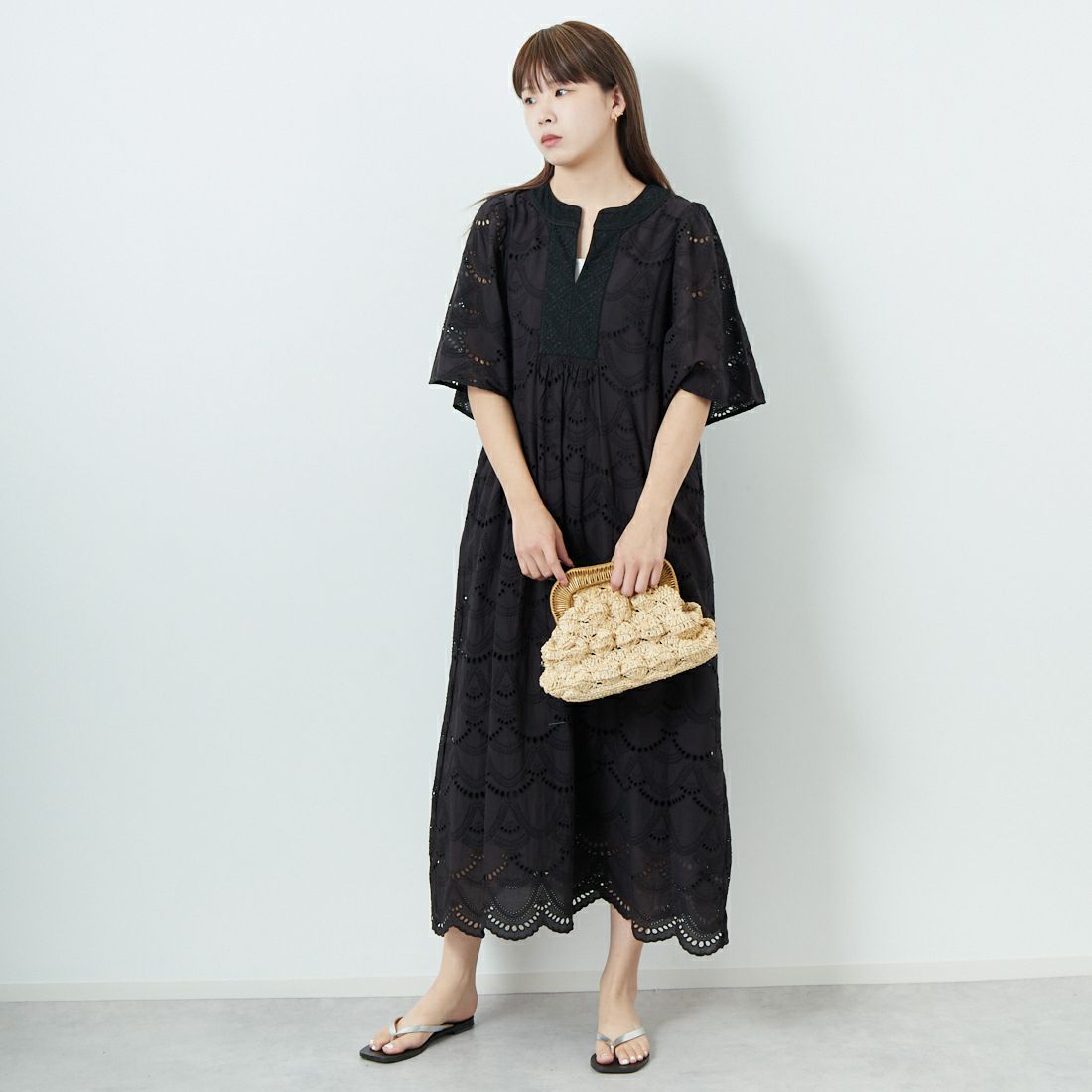 ne Quittez pas [ヌキテパ] コットンボイル ヘムラ刺繍ワンピース [010400CB1] 09 BLACK &&モデル身長：167cm 着用サイズ：F&&