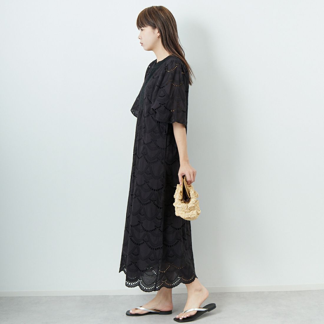 ne Quittez pas [ヌキテパ] コットンボイル ヘムラ刺繍ワンピース [010400CB1] 09 BLACK &&モデル身長：167cm 着用サイズ：F&&