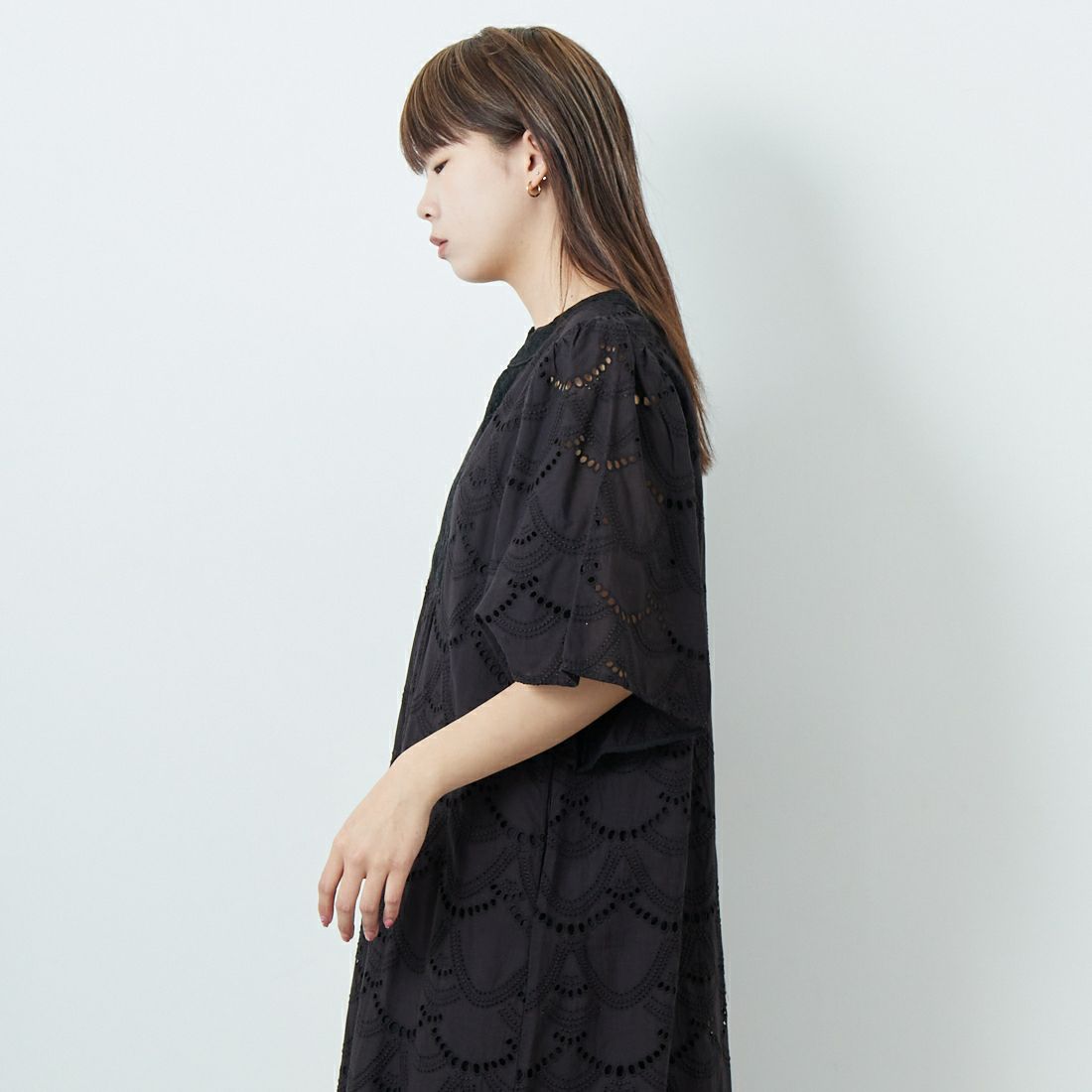 ne Quittez pas [ヌキテパ] コットンボイル ヘムラ刺繍ワンピース [010400CB1] 09 BLACK &&モデル身長：167cm 着用サイズ：F&&