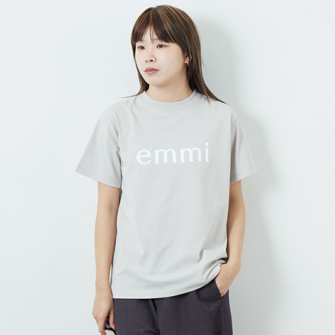 emmi [エミ] エコemmiロゴTシャツ [13WCT251061] BEG &&モデル身長：167cm 着用サイズ：F&&