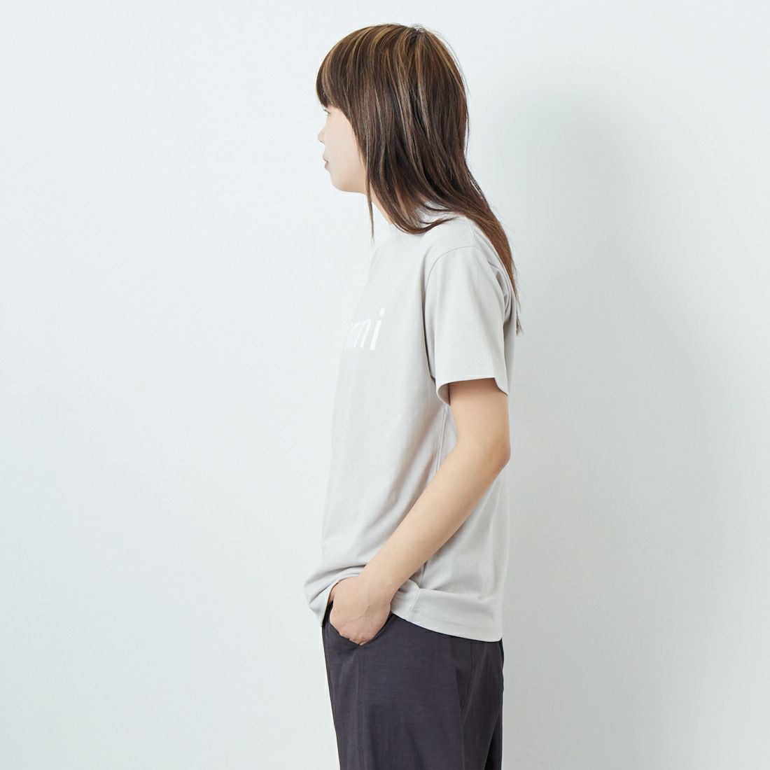 emmi [エミ] エコemmiロゴTシャツ [13WCT251061] BEG &&モデル身長：167cm 着用サイズ：F&&
