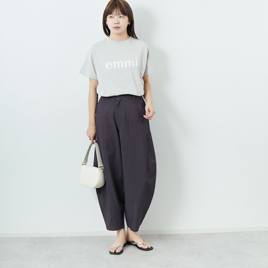 emmi [エミ] エコemmiロゴTシャツ [13WCT251061] BEG &&モデル身長：167cm 着用サイズ：F&&