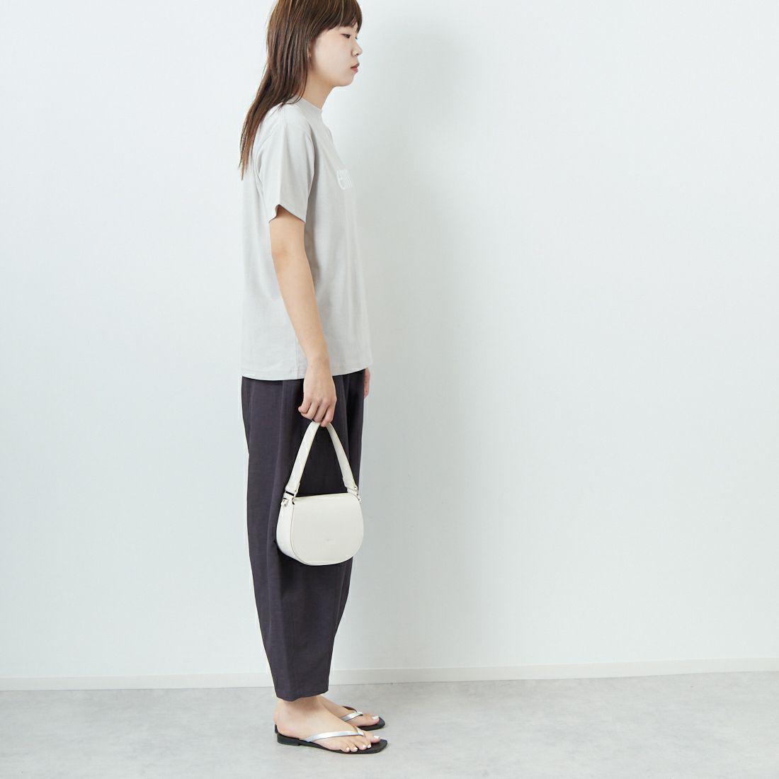 emmi [エミ] エコemmiロゴTシャツ [13WCT251061] BEG &&モデル身長：167cm 着用サイズ：F&&