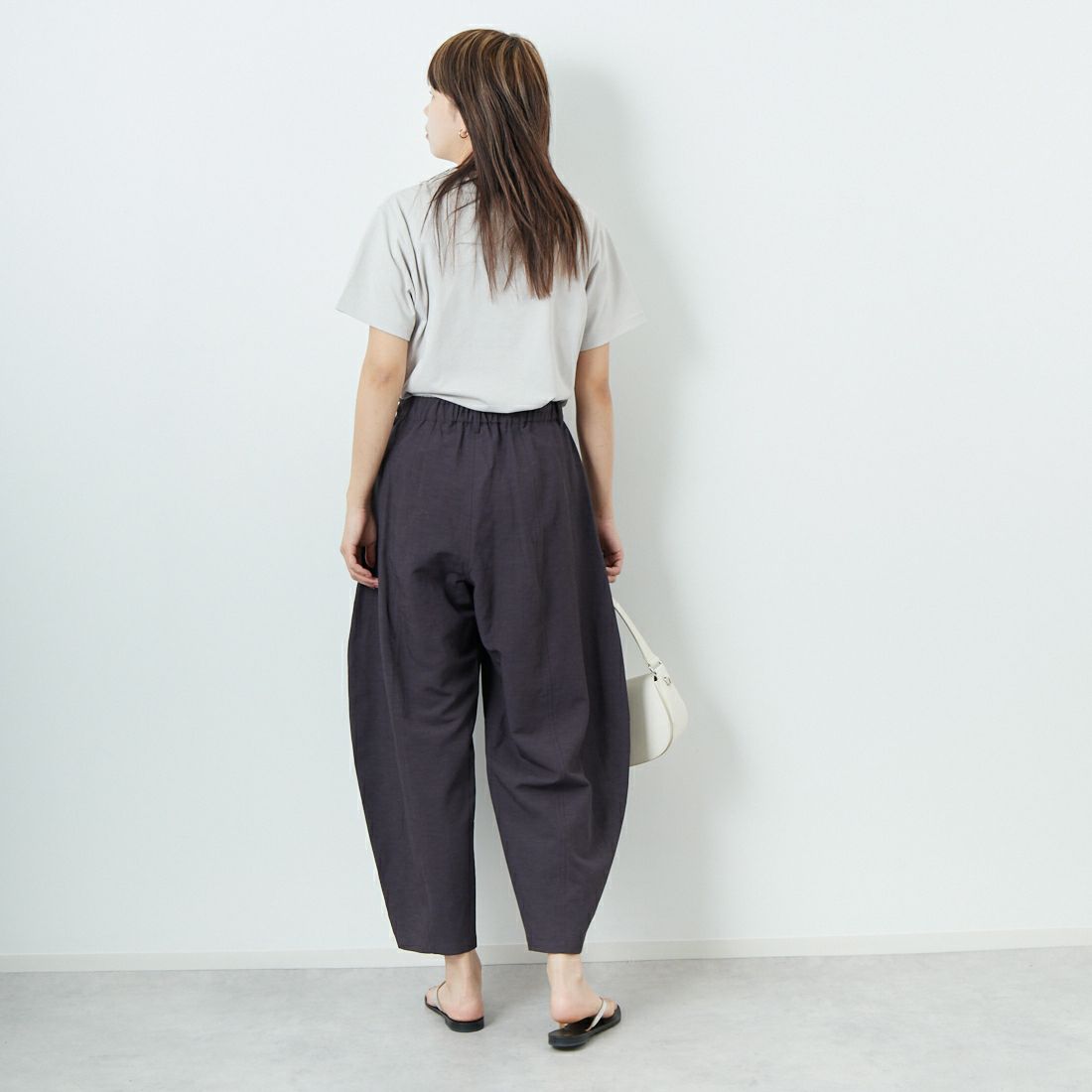 emmi [エミ] エコemmiロゴTシャツ [13WCT251061] BEG &&モデル身長：167cm 着用サイズ：F&&