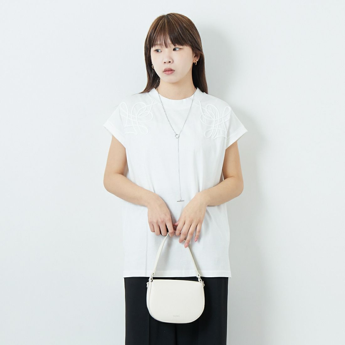 MARGAUX [マルゴー] コード刺繍Tシャツ [MG-CT-25061-S] OFF/OFF &&モデル身長：167cm 着用サイズ：F&&