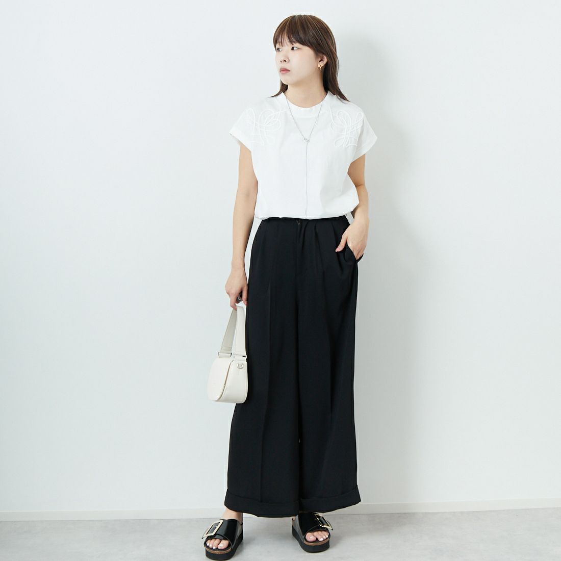 MARGAUX [マルゴー] コード刺繍Tシャツ [MG-CT-25061-S] OFF/OFF &&モデル身長：167cm 着用サイズ：F&&
