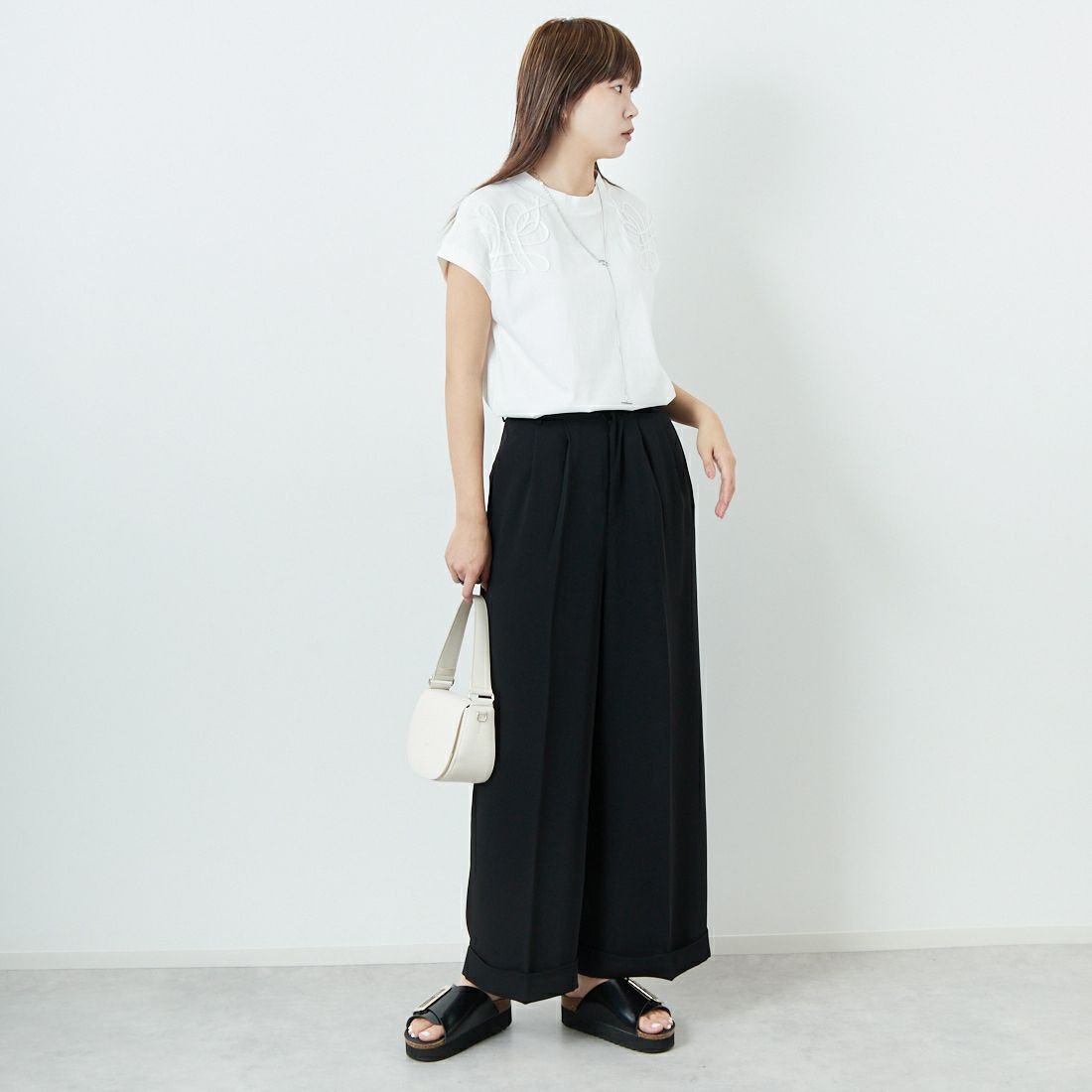 Margaux vintage [マルゴーヴィンテージ] コード刺繍Tシャツ [MG-CT-25061-S] OFF/OFF &&モデル身長：167cm 着用サイズ：F&&