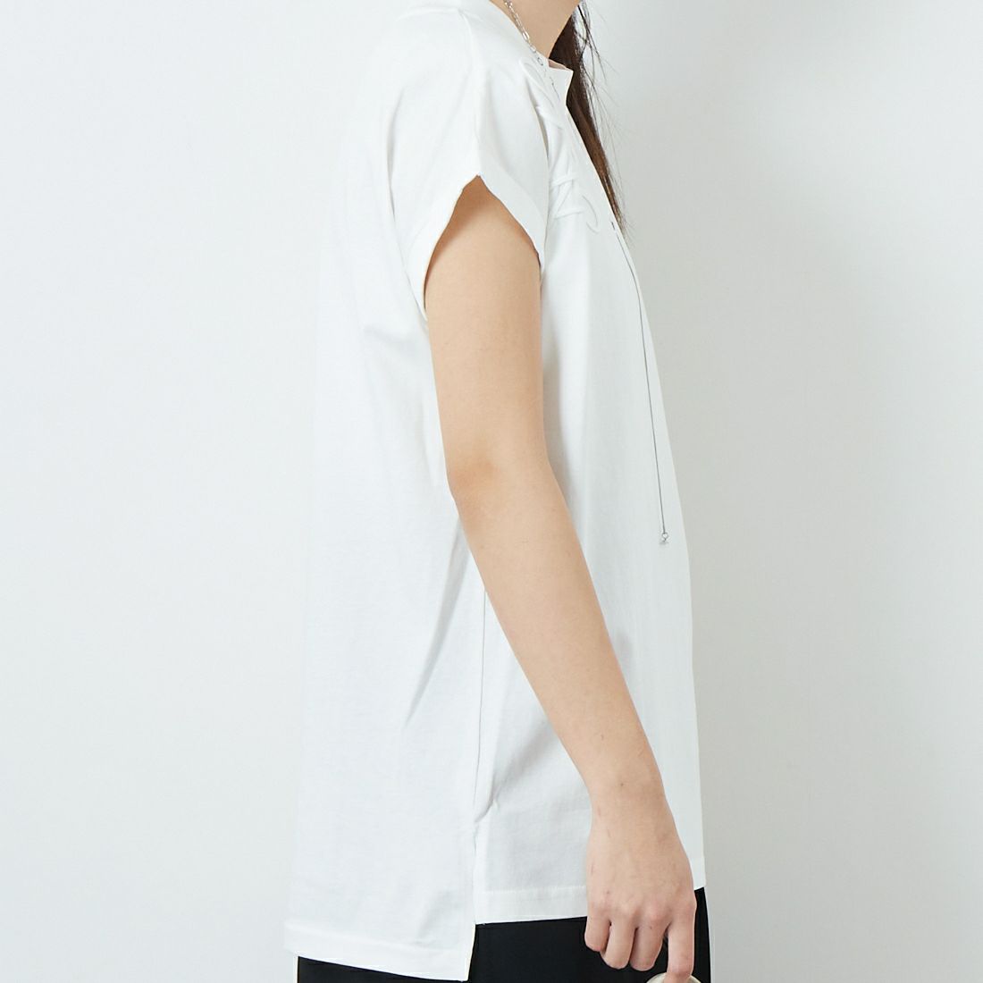 MARGAUX [マルゴー] コード刺繍Tシャツ [MG-CT-25061-S] OFF/OFF &&モデル身長：167cm 着用サイズ：F&&
