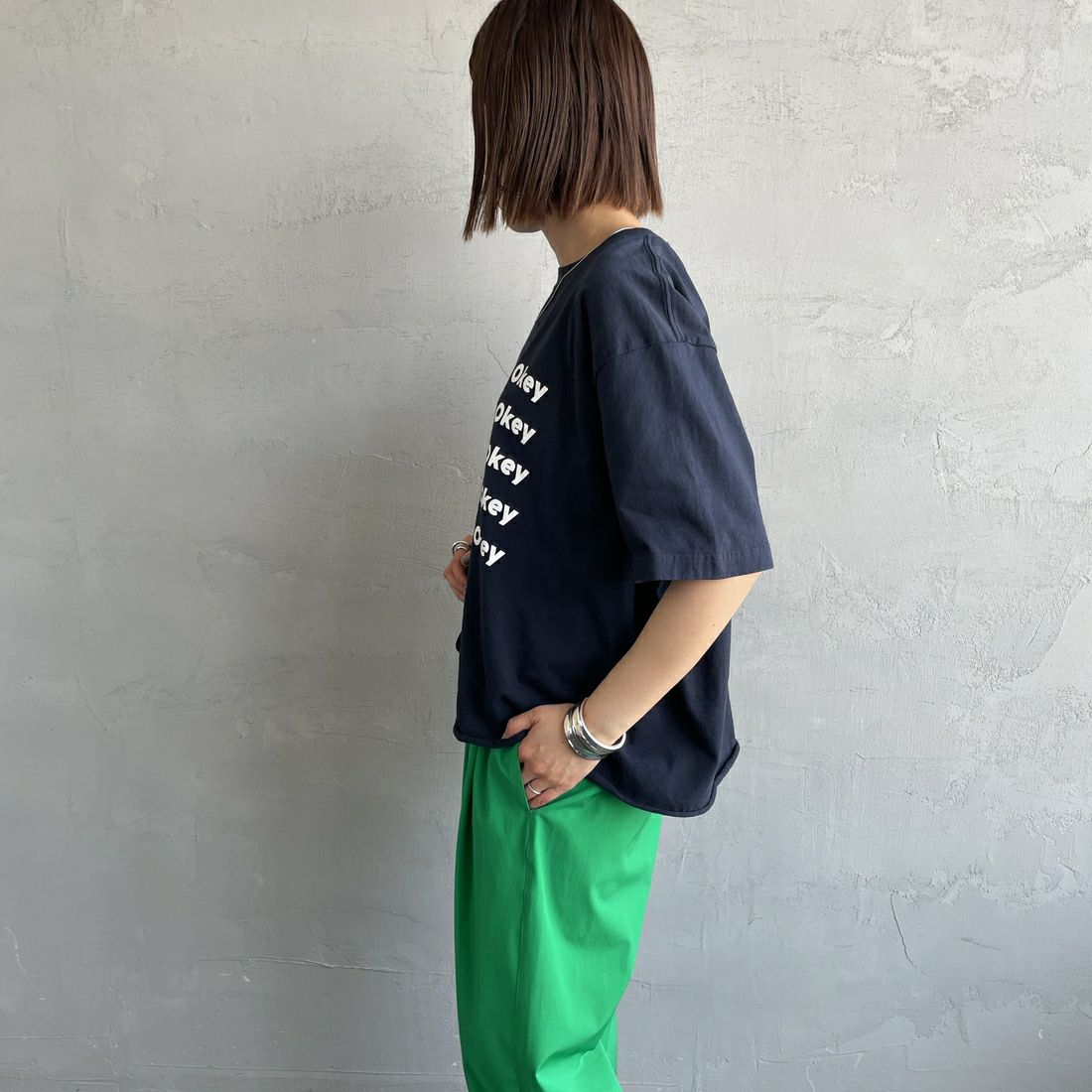 FUNG [ファング] IM ALRIGHT カットオフプリントTシャツ [IM-ALRIGHT] NV/WHITE &&モデル身長：159cm 着用サイズ：M&&