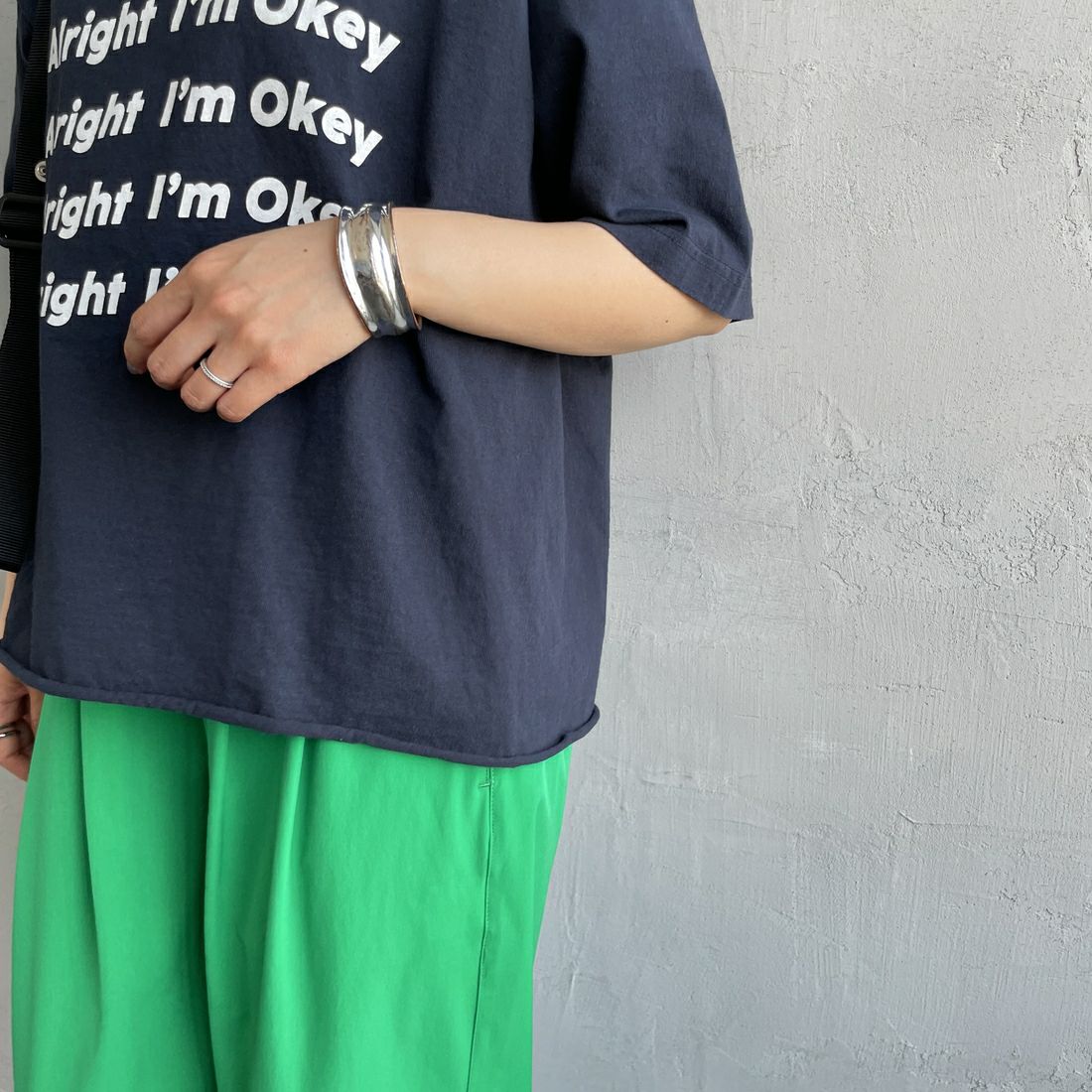 FUNG [ファング] IM ALRIGHT カットオフプリントTシャツ [IM-ALRIGHT] NV/WHITE &&モデル身長：159cm 着用サイズ：M&&