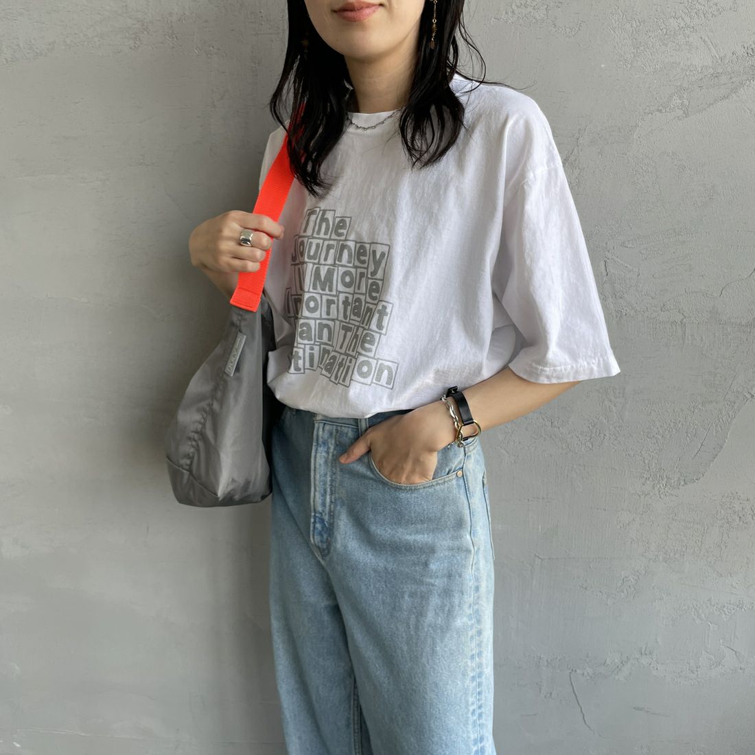 FUNG [ファング] JOURNEY カットオフプリントTシャツ [JOURNEY] WH/SILVER &&モデル身長：160cm 着用サイズ：M&&
