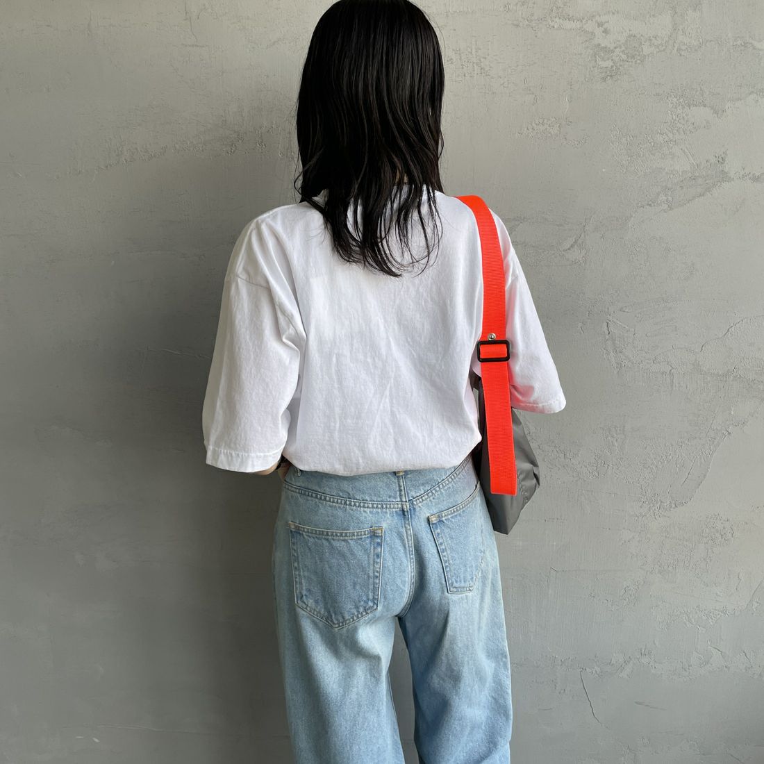 FUNG [ファング] JOURNEY カットオフプリントTシャツ [JOURNEY] WH/SILVER &&モデル身長：160cm 着用サイズ：M&&