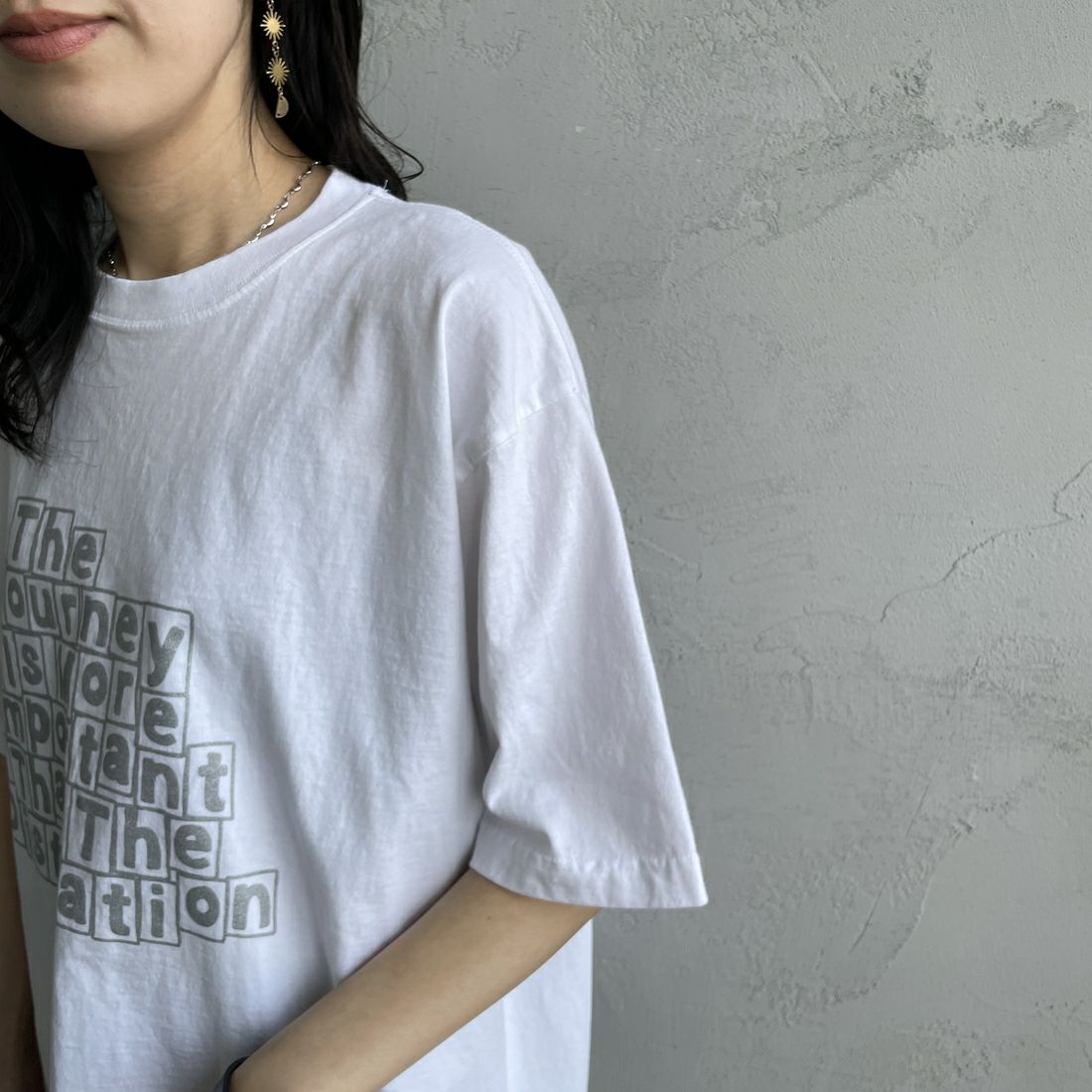 FUNG [ファング] JOURNEY カットオフプリントTシャツ [JOURNEY] WH/SILVER &&モデル身長：160cm 着用サイズ：M&&