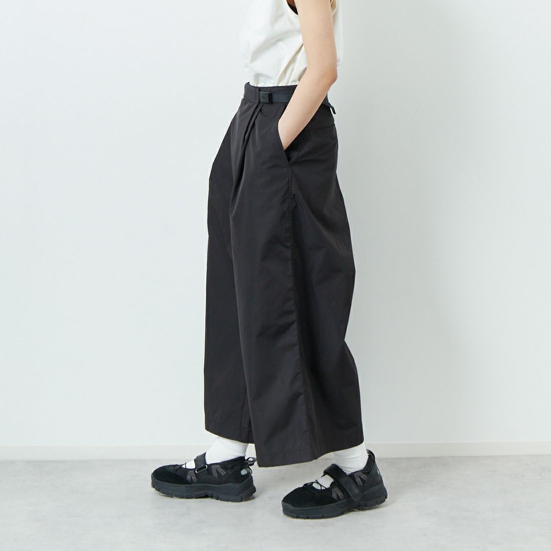 THE NORTH FACE PURPLE LABEL [ザ ノースフェイス パープルレーベル] フィールドラップキュロット [N25SC062] K BLACK &&モデル身長：160cm 着用サイズ：WS&&