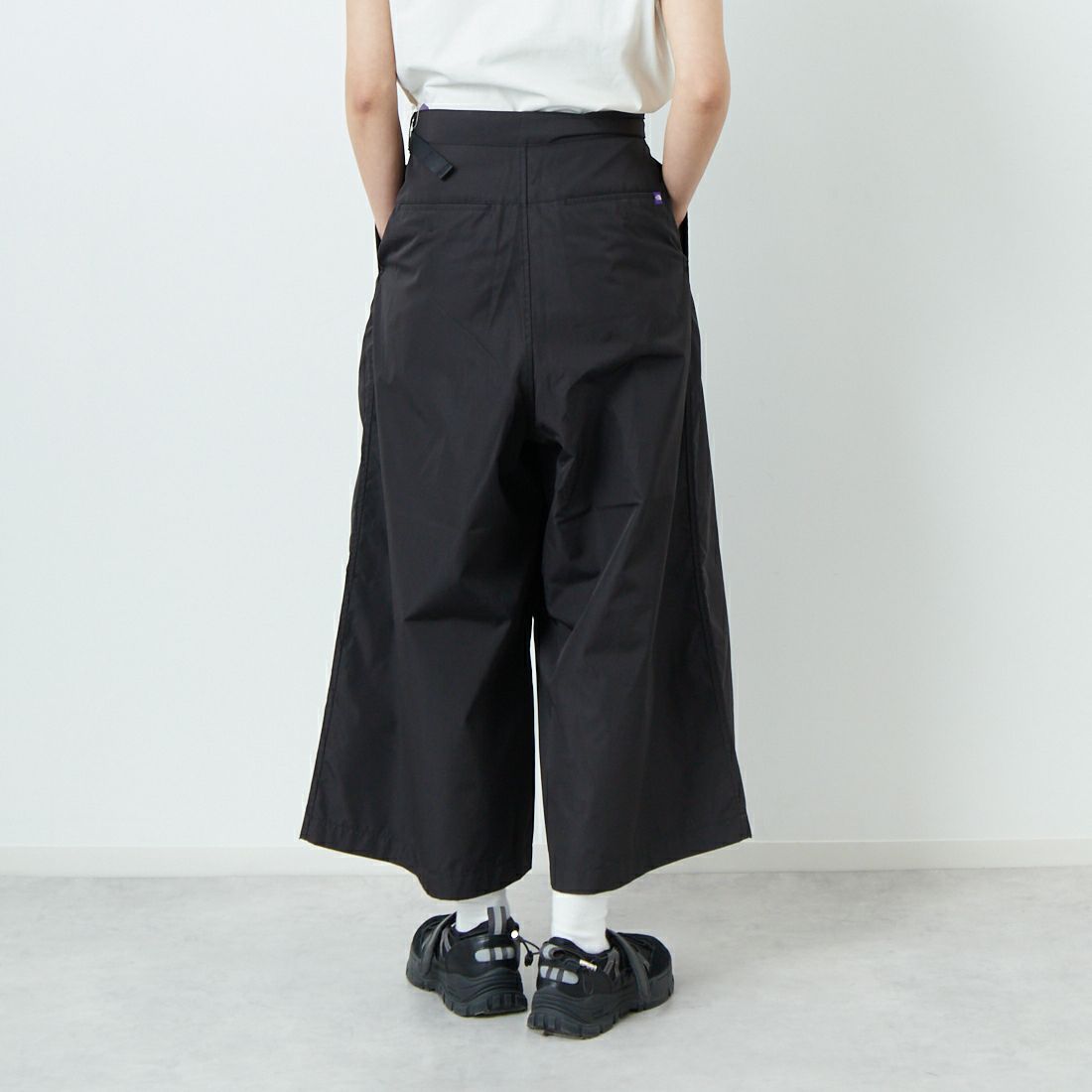 THE NORTH FACE PURPLE LABEL [ザ ノースフェイス パープルレーベル] フィールドラップキュロット [N25SC062] K BLACK &&モデル身長：160cm 着用サイズ：WS&&