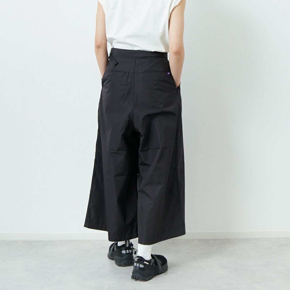 THE NORTH FACE PURPLE LABEL [ザ ノースフェイス パープルレーベル] フィールドラップキュロット [N25SC062] K BLACK &&モデル身長：160cm 着用サイズ：WS&&