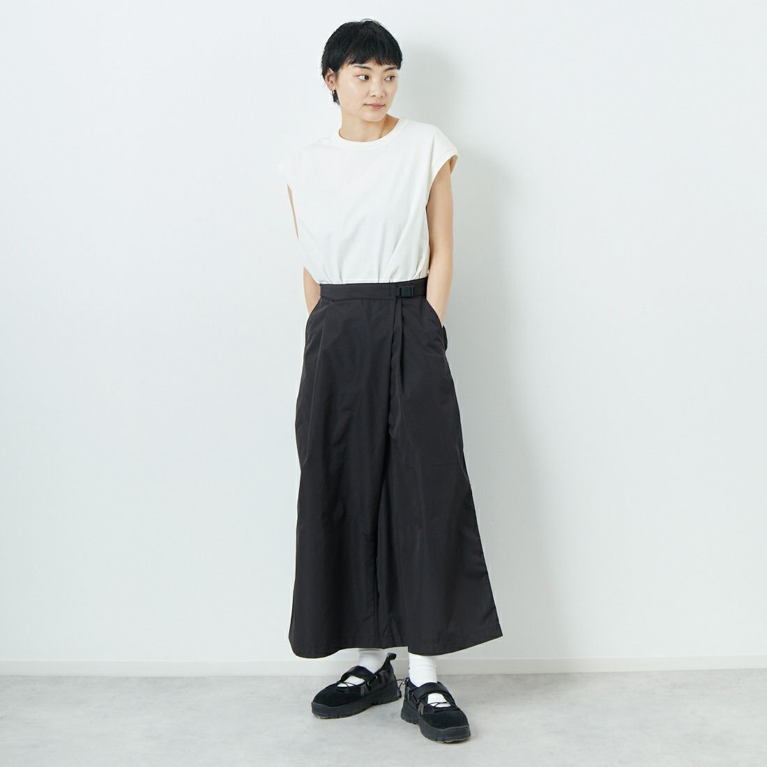 THE NORTH FACE PURPLE LABEL [ザ ノースフェイス パープルレーベル] フィールドラップキュロット [N25SC062] K BLACK &&モデル身長：160cm 着用サイズ：WS&&