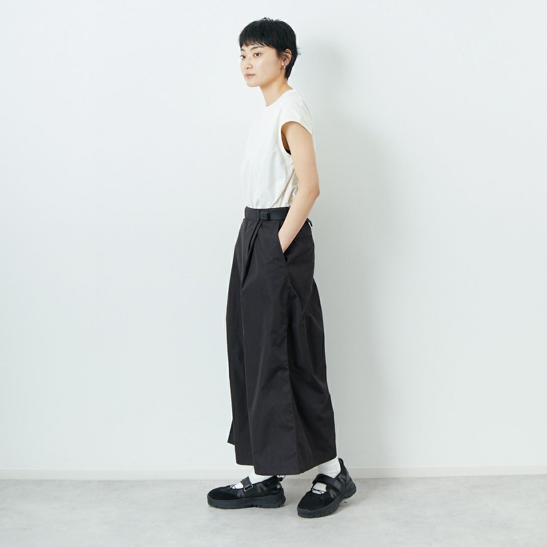 THE NORTH FACE PURPLE LABEL [ザ ノースフェイス パープルレーベル] フィールドラップキュロット [N25SC062] K BLACK &&モデル身長：160cm 着用サイズ：WS&&