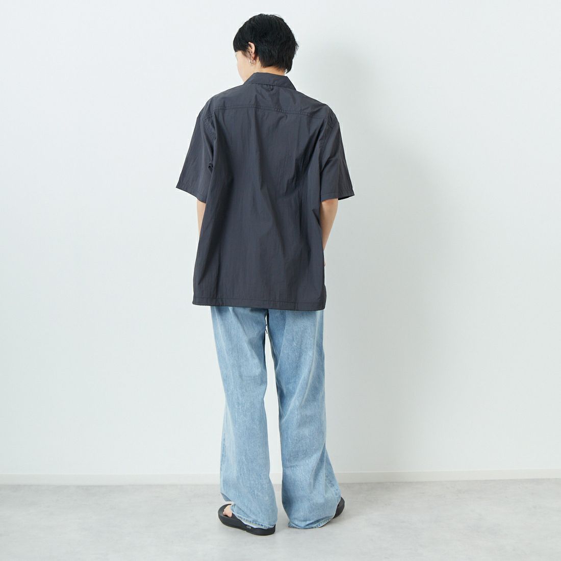THE NORTH FACE PURPLE LABEL [ザ ノースフェイス パープルレーベル] ナイロンタフタ フィールドショートスリーブシャツ [N25SG055] AH AH GRAY &&モデル身長：160cm 着用サイズ：S&&