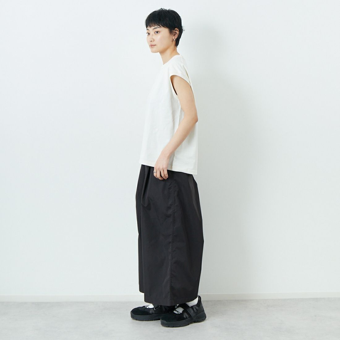 THE NORTH FACE PURPLE LABEL [ザ ノースフェイス パープルレーベル] コットンジャージー ノースリーブTシャツ [N25SH059] IV IVORY &&モデル身長：160cm 着用サイズ：WS&&