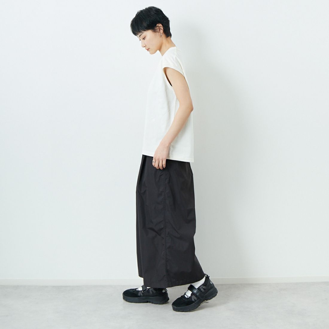 THE NORTH FACE PURPLE LABEL [ザ ノースフェイス パープルレーベル] コットンジャージー ノースリーブTシャツ [N25SH059] IV IVORY &&モデル身長：160cm 着用サイズ：WS&&