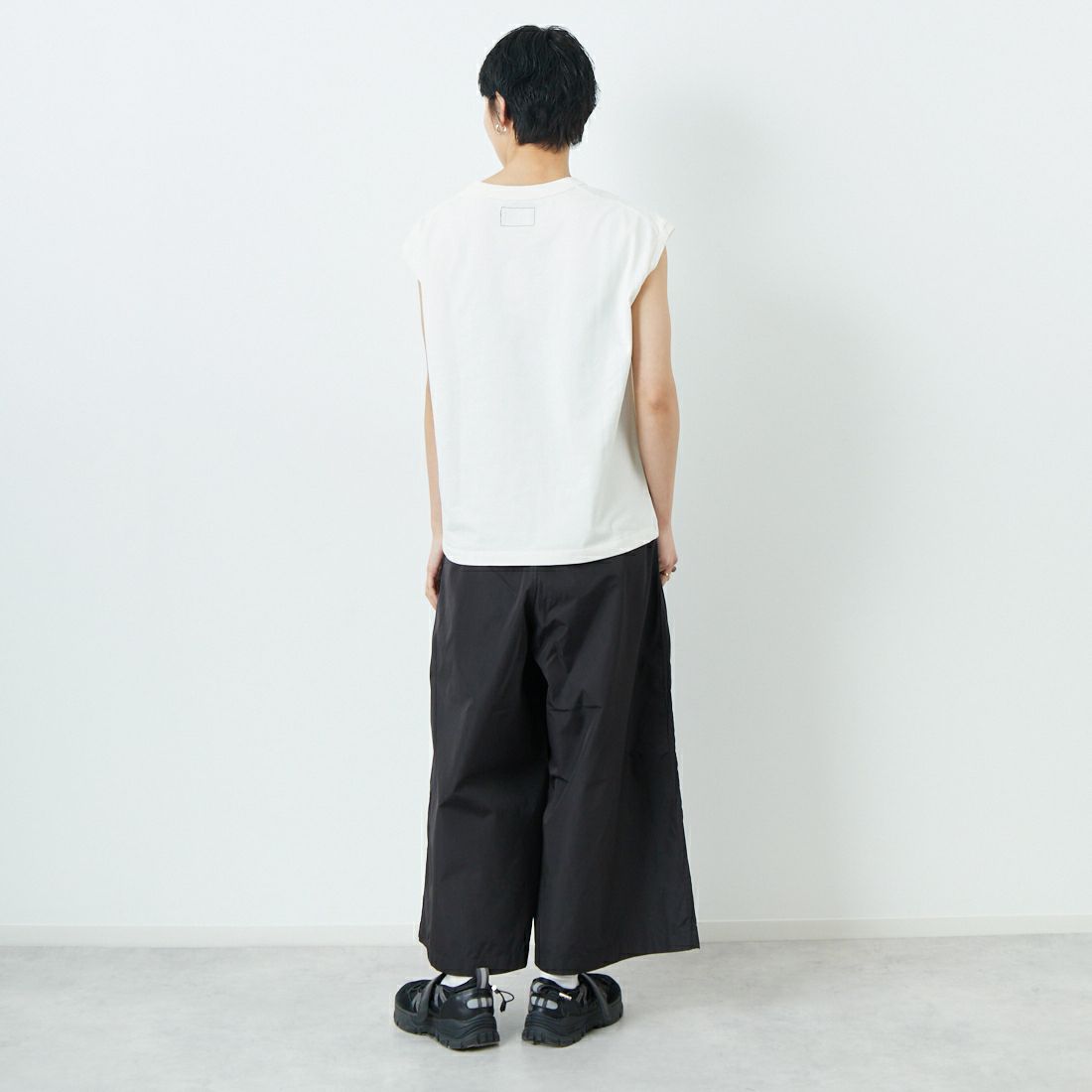 THE NORTH FACE PURPLE LABEL [ザ ノースフェイス パープルレーベル] コットンジャージー ノースリーブTシャツ [N25SH059] IV IVORY &&モデル身長：160cm 着用サイズ：WS&&