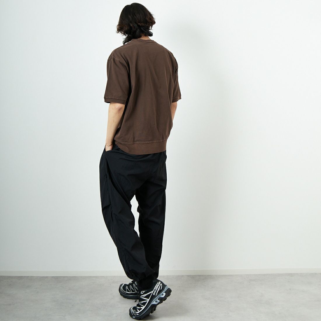 SCREEN STARS [スクリーンスターズ] ピグメント加工 Vショット ショートスリーブT [2522-423IN] BROWN &&モデル身長：179cm 着用サイズ：L&&