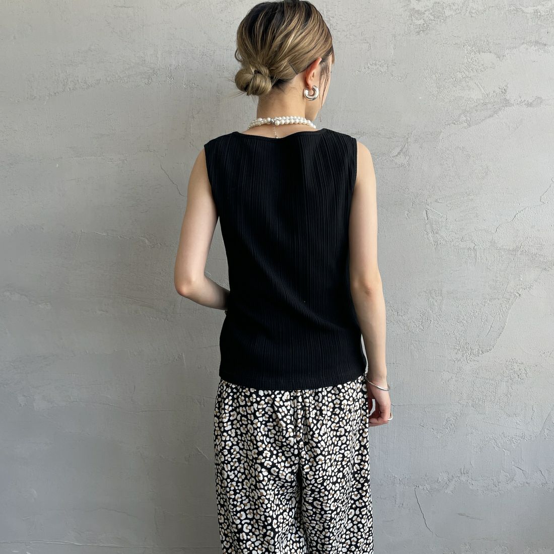 Noir Fabrik [ヌワールファブリック] ボートネックノースリーブリブカットソー [JFS-C092] BLACK &&モデル身長：150cm 着用サイズ：0&&