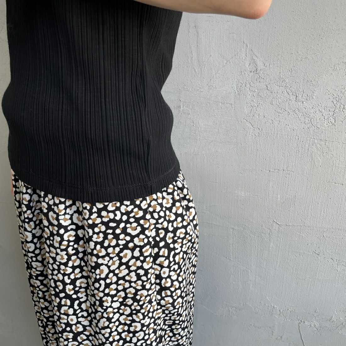 Noir Fabrik [ヌワールファブリック] ボートネックノースリーブリブカットソー [JFS-C092] BLACK &&モデル身長：150cm 着用サイズ：0&&